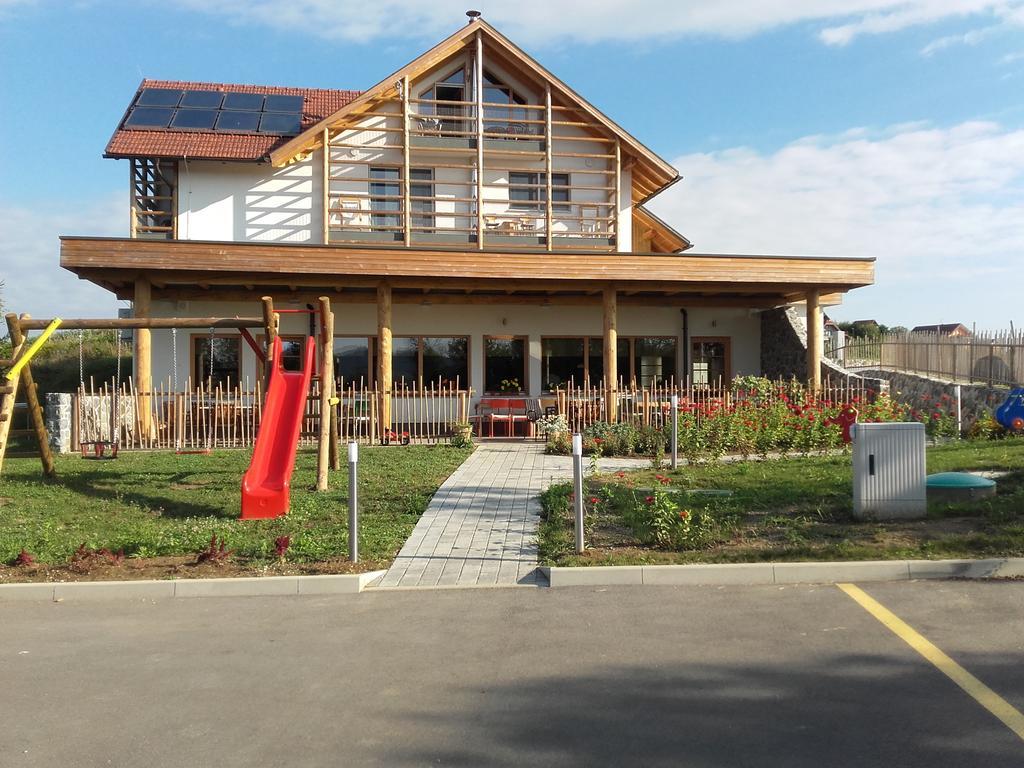Guest House Eco Vila Mila روغاسكا سْلاتِنا المظهر الخارجي الصورة